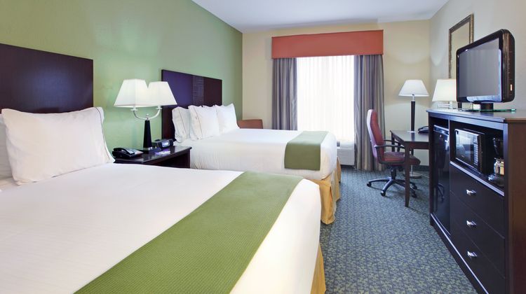 Holiday Inn Express & Suites Covington Room