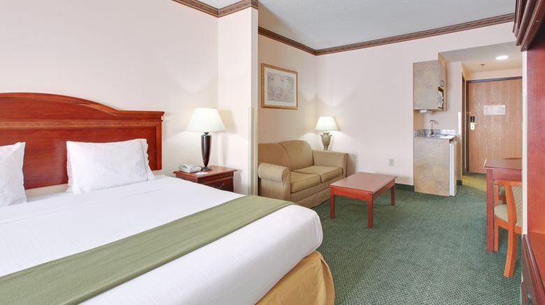 <b>Holiday Inn Express Hotel & Suites Room</b>. Images powered by <a href="https://www.leonardoworldwide.com/" title="Leonardo Worldwide" target="_blank">Leonardo</a>.
