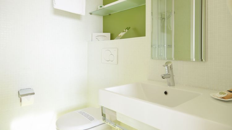 Le Leman Hotel Room