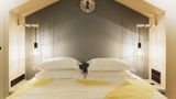 Hotel With Urban Deli Room