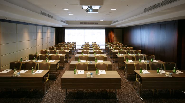 <b>La Suite Dubai Hotel & Apartments Meeting</b>. Images powered by <a href="https://www.leonardoworldwide.com/" title="Leonardo Worldwide" target="_blank">Leonardo</a>.
