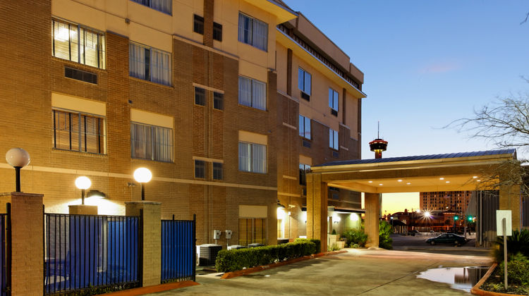 Holiday Inn Express Exterior