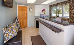 Daytona Inn & Suites
