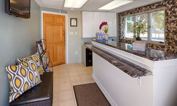 Daytona Inn & Suites