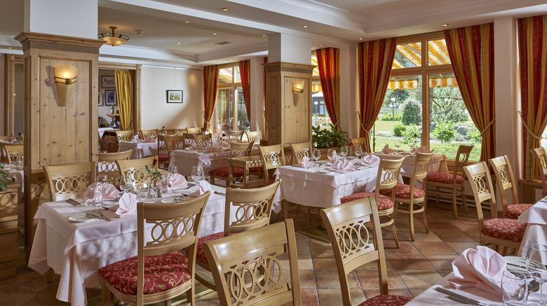 <b>The Glacier Hotel Restaurant</b>. Images powered by <a href="https://www.leonardoworldwide.com/" title="Leonardo Worldwide" target="_blank">Leonardo</a>.