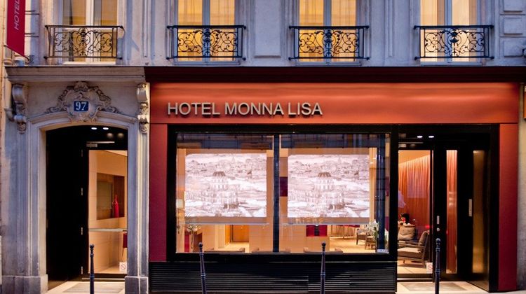 Monna Lisa Paris Exterior
