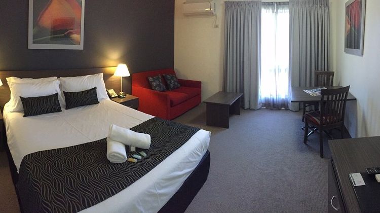 Country Comfort Hunts Liverpool Room