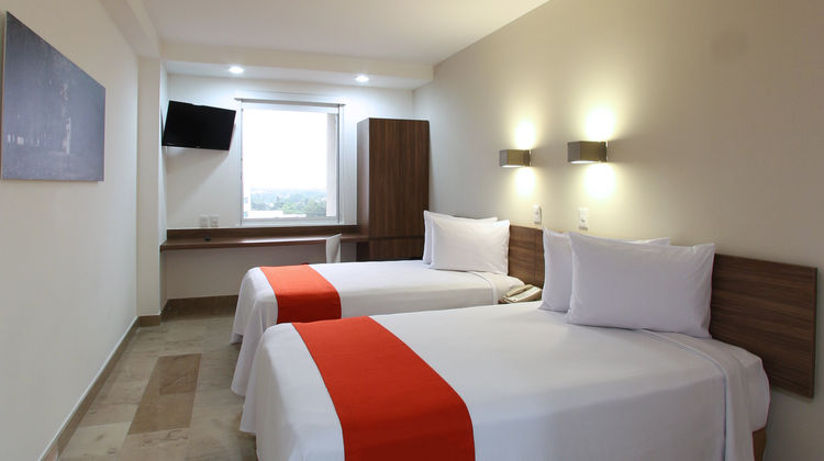 One Villahermosa 2000 Room