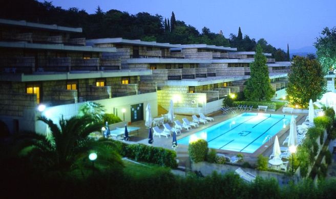 Garden Hotel Exterior