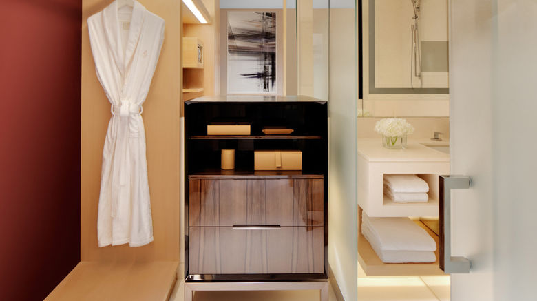 <b>Four Seasons Hotel DIFC Room</b>. Images powered by <a href=https://www.travelagewest.com/Hotels/Dubai/