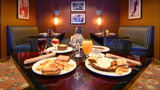 <b>Holiday Inn & Suites Green Bay Stadium Room</b>. Virtual Tours powered by <a href="https://www.leonardoworldwide.com/" title="Leonardo Worldwide" target="_blank">Leonardo</a>.