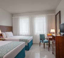 Holiday Inn Suites Batangas Limapark Room