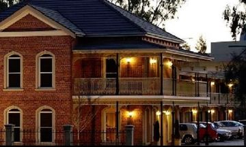 Carlyle Suites & Apartments