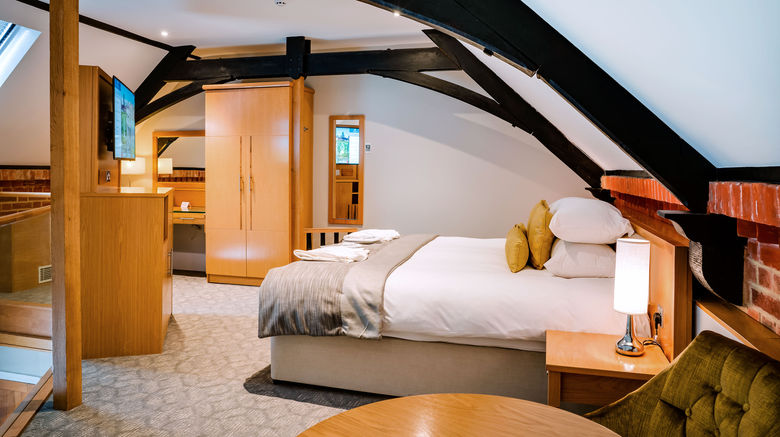 <b>Oakley Hall Hotel Basingstoke Suite</b>. Images powered by <a href="https://www.leonardoworldwide.com/" title="Leonardo Worldwide" target="_blank">Leonardo</a>.