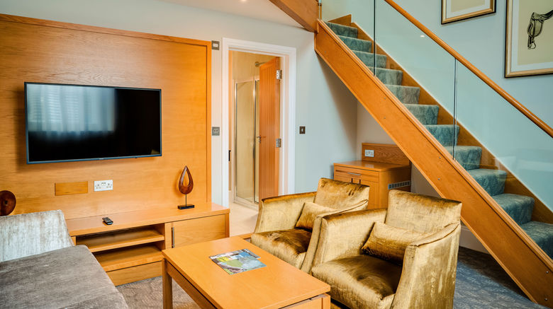 <b>Oakley Hall Hotel Basingstoke Suite</b>. Images powered by <a href="https://www.leonardoworldwide.com/" title="Leonardo Worldwide" target="_blank">Leonardo</a>.