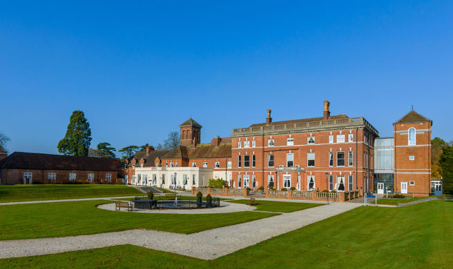 Oakley Hall Hotel Basingstoke Exterior