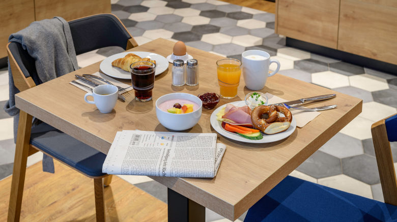 <b>Holiday Inn Express Munich Airport Restaurant</b>. Images powered by <a href="https://www.leonardoworldwide.com/" title="Leonardo Worldwide" target="_blank">Leonardo</a>.