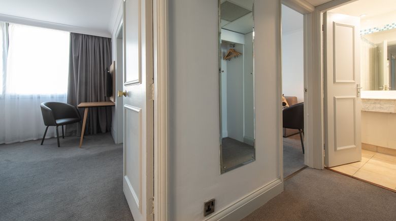 <b>Holiday Inn Glasgow Airport Suite</b>. Images powered by <a href="https://www.leonardoworldwide.com/" title="Leonardo Worldwide" target="_blank">Leonardo</a>.