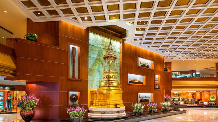 Royal Orchid Sheraton Riverside Hotel Lobby
