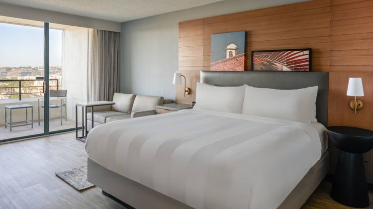 San Diego Marriott Mission Valley Pool
