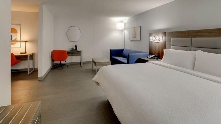 Holiday Inn Express Suite