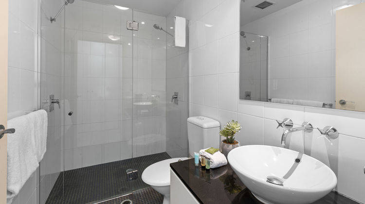 Astra Apartments Sydney CBD Room