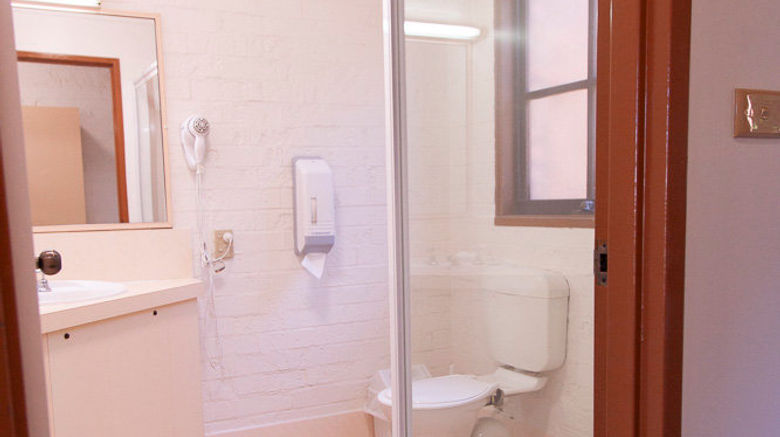 <b>Bega Downs Motor Inn Room</b>. Images powered by <a href="https://www.leonardoworldwide.com/" title="Leonardo Worldwide" target="_blank">Leonardo</a>.
