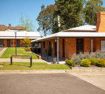 Bega Downs Motor Inn Exterior