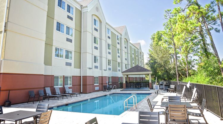 Candlewood Suites Pool