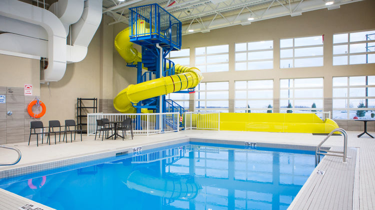 Holiday Inn Express & Suites South Pool