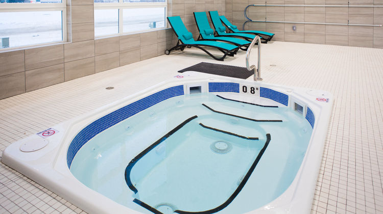 Holiday Inn Express & Suites South Pool