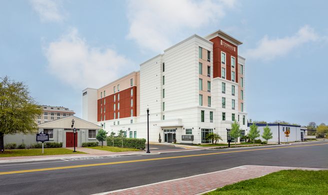 Staybridge Suites-Auburndale Exterior