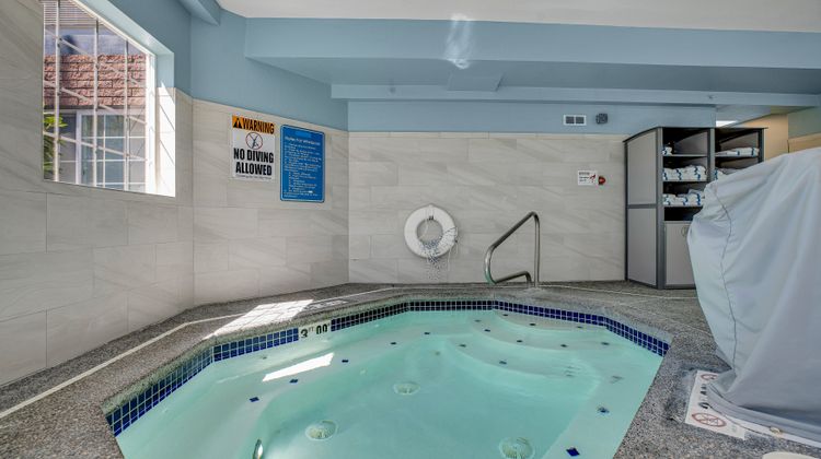 Holiday Inn Express & Stes Janzten Beach Spa