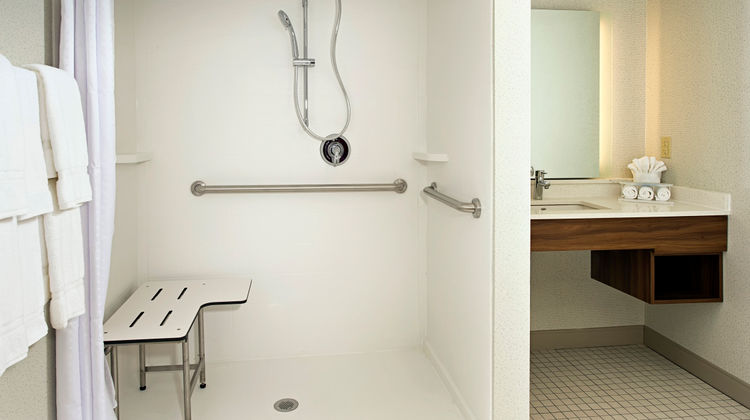 Holiday Inn Express & Suites Altoona Room