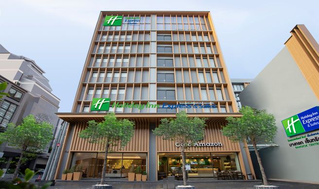 Holiday Inn Exp Suites Central Pier Exterior