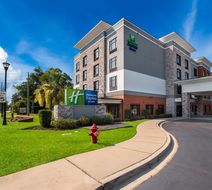 Holiday Inn Express & Suites Lexington Exterior