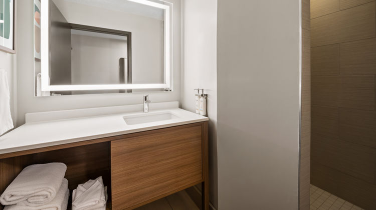 Holiday Inn & Stes ABQ Arpt-Univ Area Room