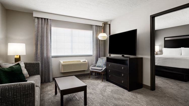 Holiday Inn & Stes ABQ Arpt-Univ Area Suite