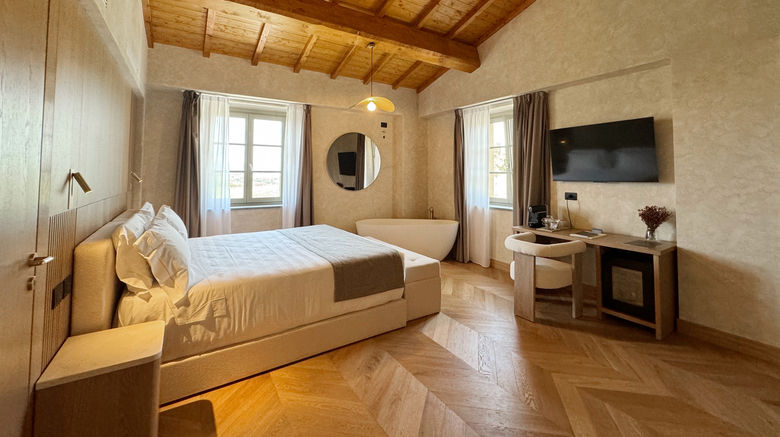 <b>Villa Petriolo Room</b>. Images powered by <a href="https://www.leonardoworldwide.com/" title="Leonardo Worldwide" target="_blank">Leonardo</a>.