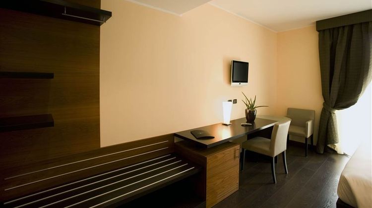 Red's Redaelli Hotel Room