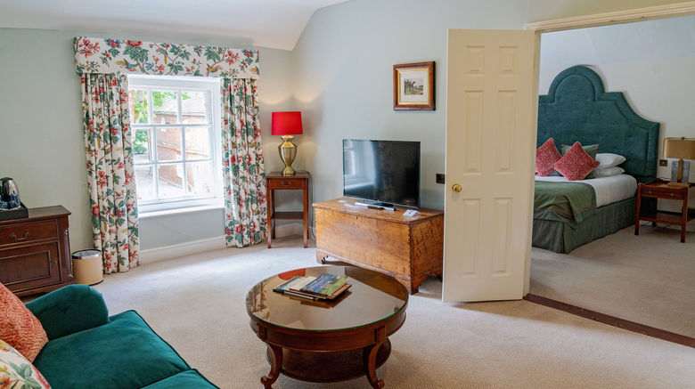 <b>Hintlesham Hall Suite</b>. Images powered by <a href="https://www.leonardoworldwide.com/" title="Leonardo Worldwide" target="_blank">Leonardo</a>.