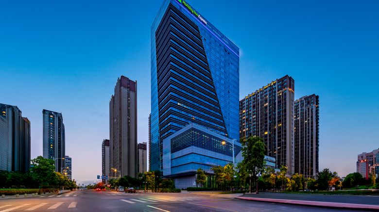Holiday Inn Exp Riverside Exterior. Images powered by <a href="https://www.leonardoworldwide.com" target="_blank" rel="noopener">Leonardo</a>.