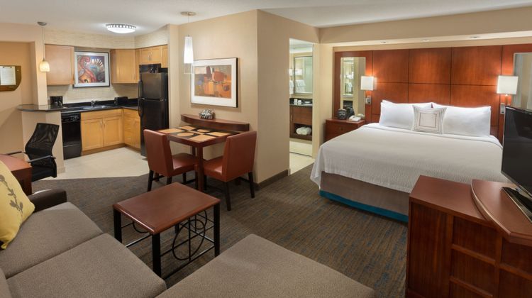 Residence Inn Toronto Downtown Suite