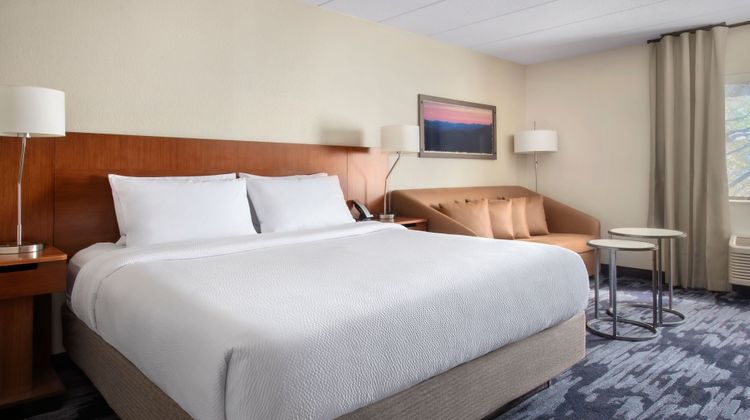 Fairfield Inn & Suites Wallingford New Haven Room