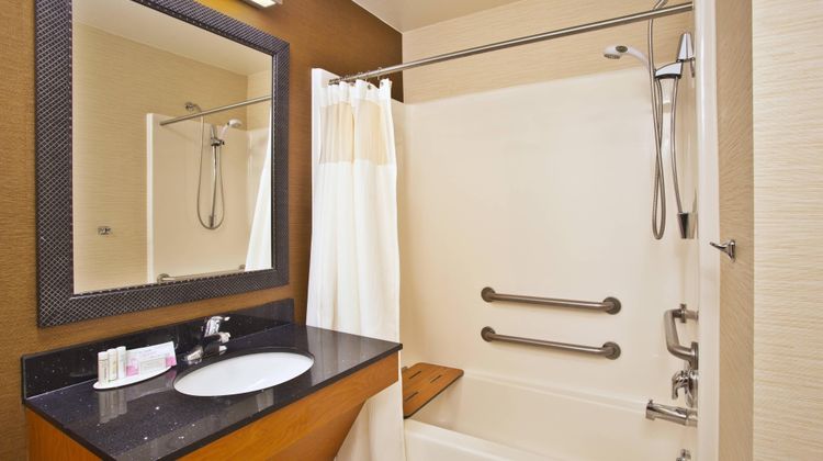 Fairfield Inn & Suites Madison West Room