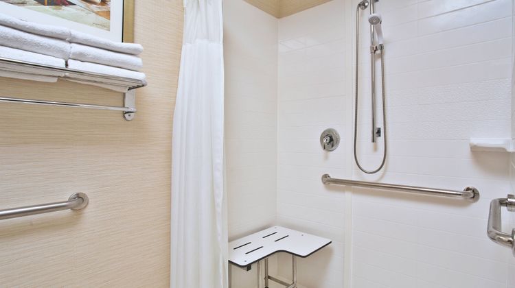 Fairfield Inn & Suites Madison West Room