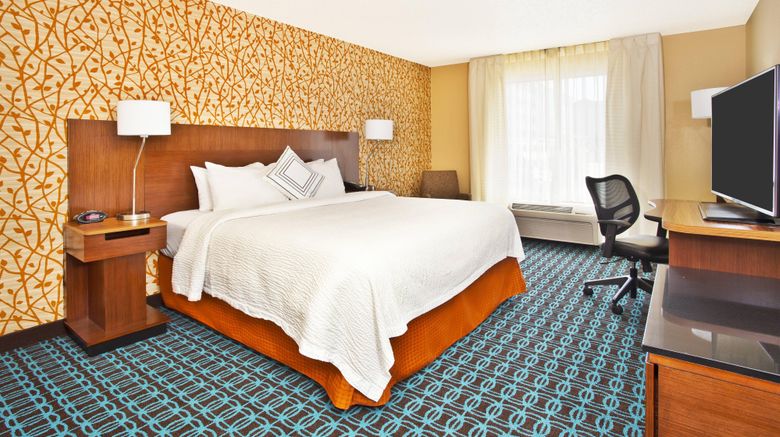<b>Fairfield Inn & Suites Madison West Room</b>. Images powered by <a href="https://www.leonardoworldwide.com/" title="Leonardo Worldwide" target="_blank">Leonardo</a>.