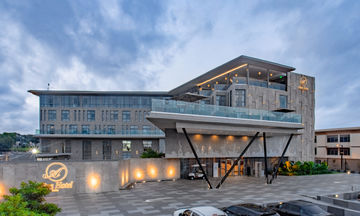 Alisa Hotel Tema