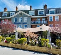 Balmer Lawn Hotel Exterior