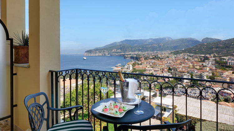 Grand Hotel Capodimonte Exterior